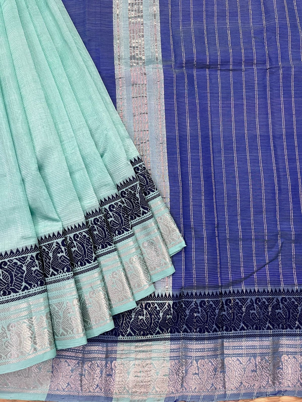 Zari and Thread border saree