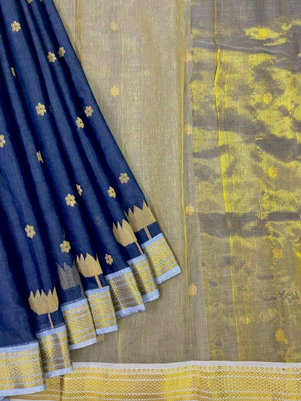 Muslin jamdani saree