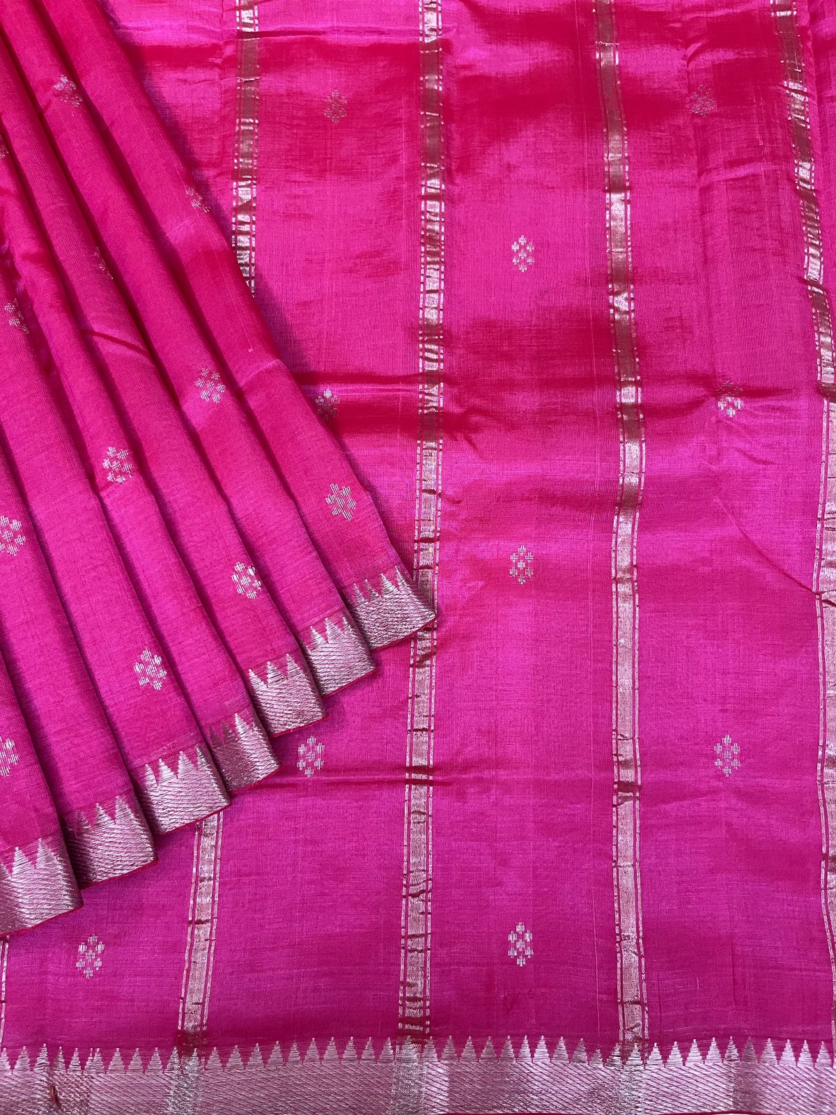Jamdani saree