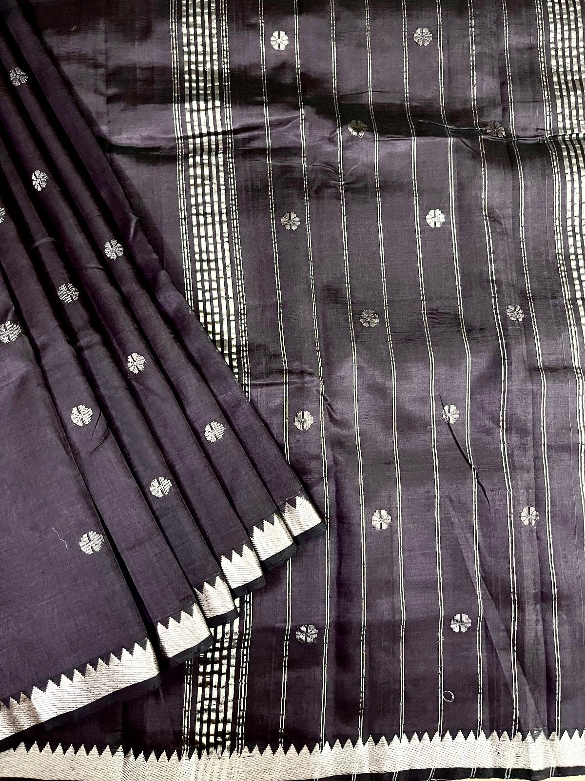 Jamdani saree