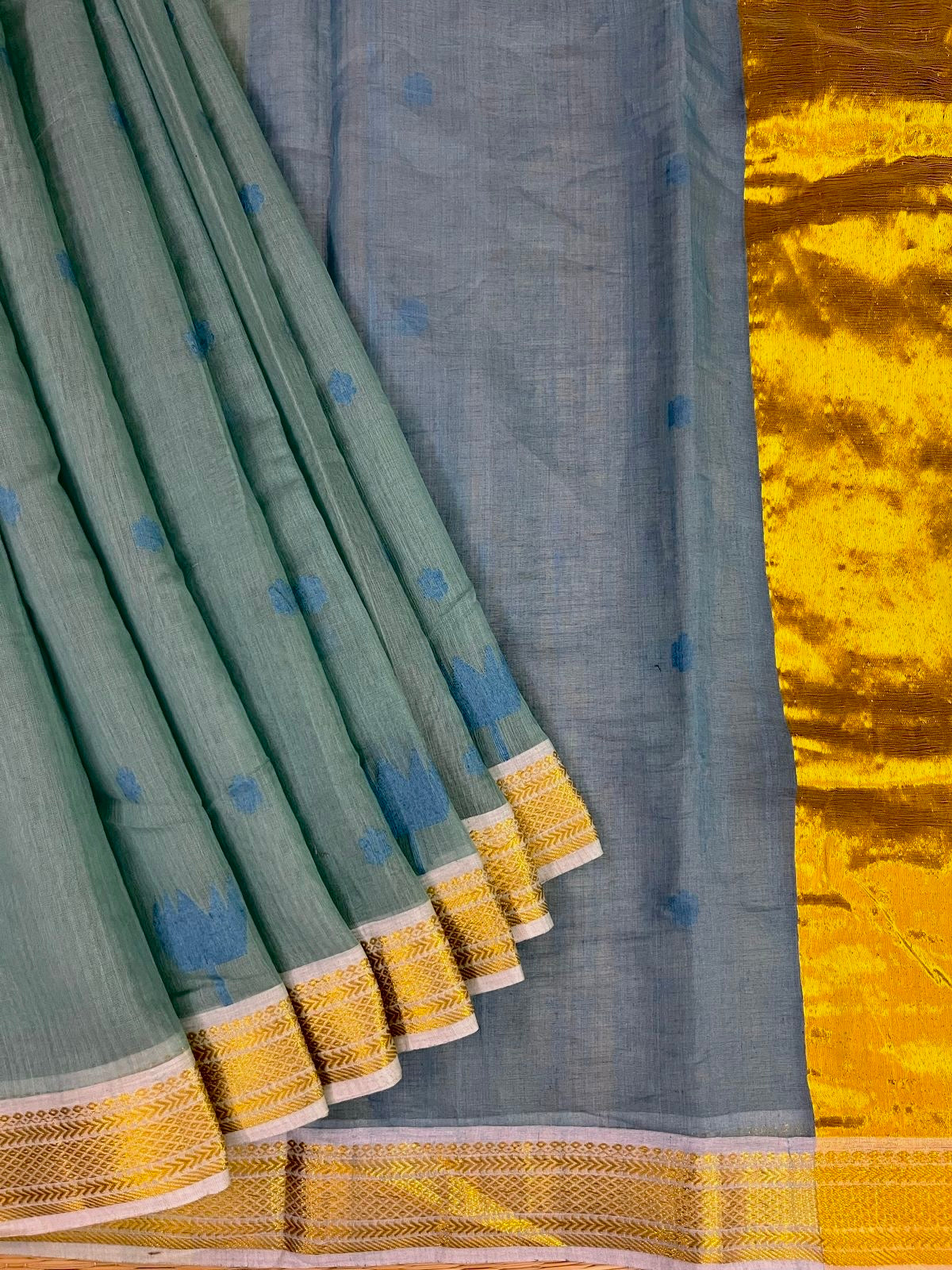 Muslin Jamdani saree
